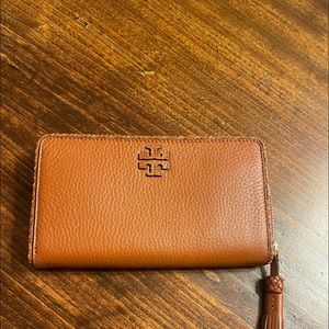 Tory Burch Taylor Wallet NEW!